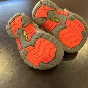 Keen toddler size 4 Velcro water shoes
